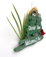 Load image into Gallery viewer, Frog Couple Signs